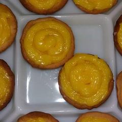 A picture of Mini Lemon Tarts.