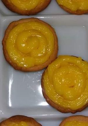 A picture of Mini Lemon Tarts.