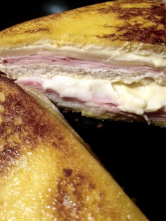 Una foto de Sándwich simple pero jugosito