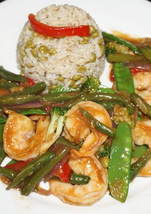 A picture of Stir fry shrimp with vegetables.