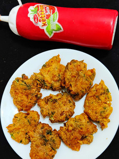 प्याज़ धनिया पकौड़ा (pyaz dhaniya pakoda recipe in Hindi) रेसिपी मुख्य फोटो