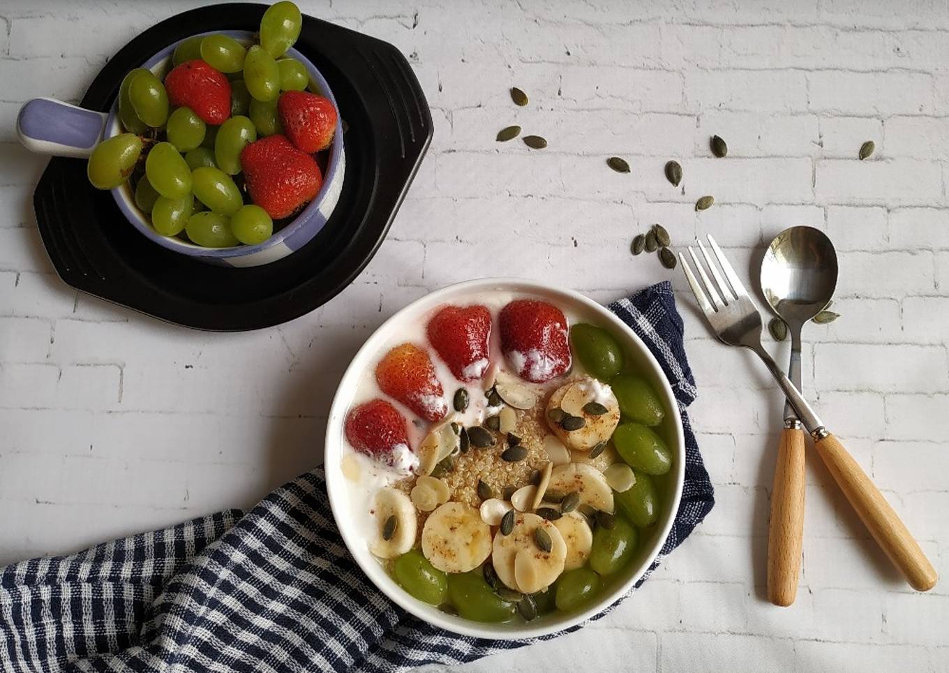 Quinoa and greek yogurt breakfast bowl