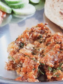 वांग बटाट्याचे भरीत भाजी (Vange Batate Bharit Bhaji Recipe In Marathi) रेसिपी चे मुख्य फोटो