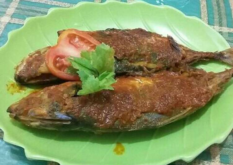 Bagaimana Menyiapkan Ikan Gembung Bakar Teflon, Enak Banget