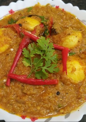 A picture of Egg Malai Curry.