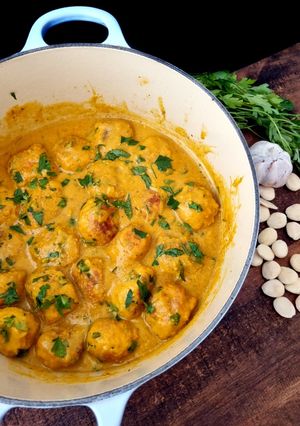 Una foto de Albóndigas de pollo en salsa de almendras🍲