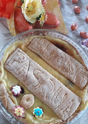 Foto di Crostata crema, grano e ovetti di cioccolata