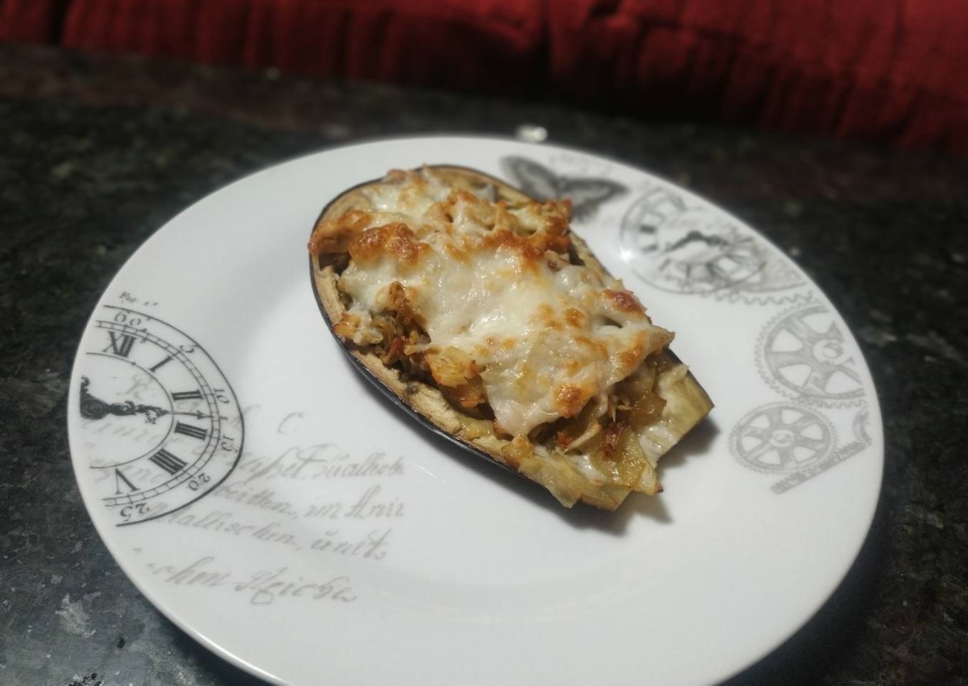 Berenjena rellena de pollo especiado