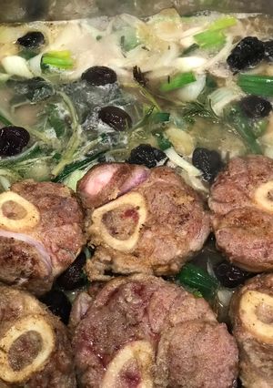 Zdjęcie przepisu Osso Buco z szałwią i wędzoną śliwką.