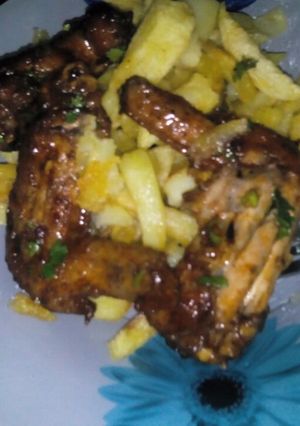 A picture of Fried with ganished chicken wings.
