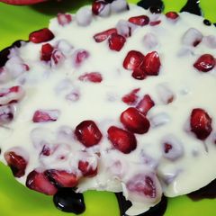 A picture of Pomegranate in white chocolate.