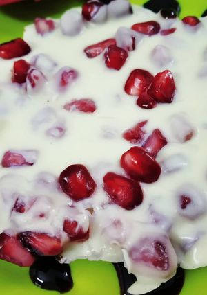 A picture of Pomegranate in white chocolate.