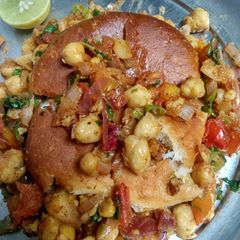 A picture of Bread Chole.