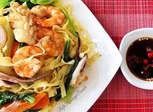 Hình của món Mì Trứng Xào Hải Sản.