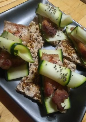 Una foto de Pincho de Panceta y Calabacín, al toque de mostaza