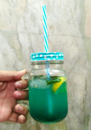 A picture of Blue lagoon mojito.