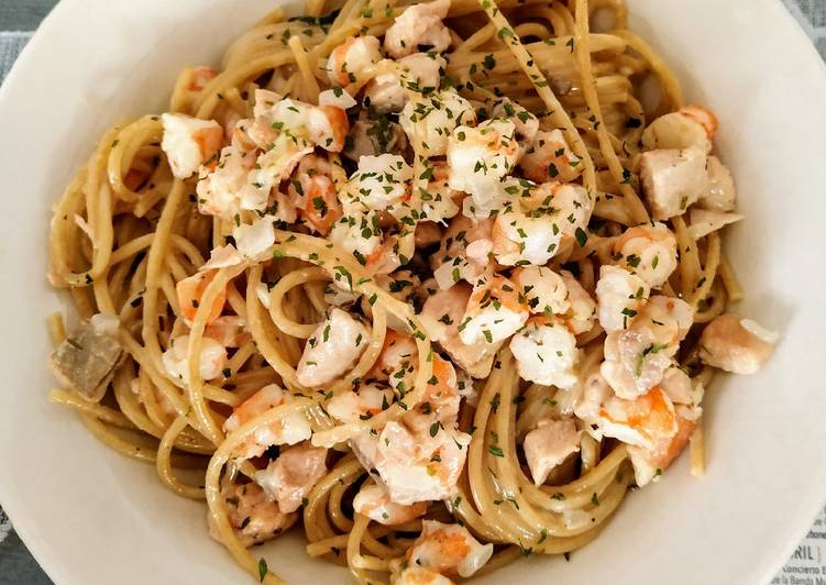 Espaguetis con gambas y salmón Receta de Carol Ramos Álvarez Cookpad