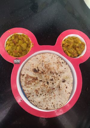 A picture of Chappan kadu with whole wheat roti.