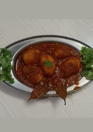 દમ આલુ (Dum Aloo Recipe In Gujarati) રેસીપી મુખ્ય ફોટો