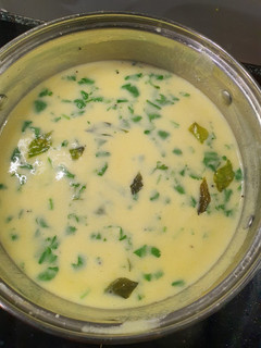 કઢી(Kadhi Recipe In Gujarati) રેસીપી મુખ્ય ફોટો