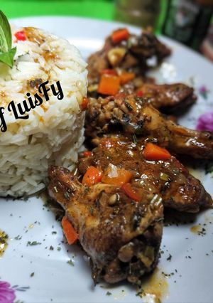 Una foto de Alitas de pollo en salsa a la italiana. LuisFy