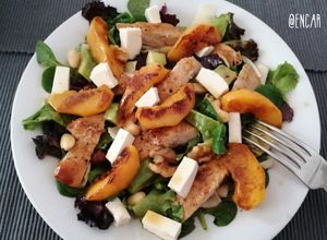 Foto principal de Ensalada de pollo y melocotón