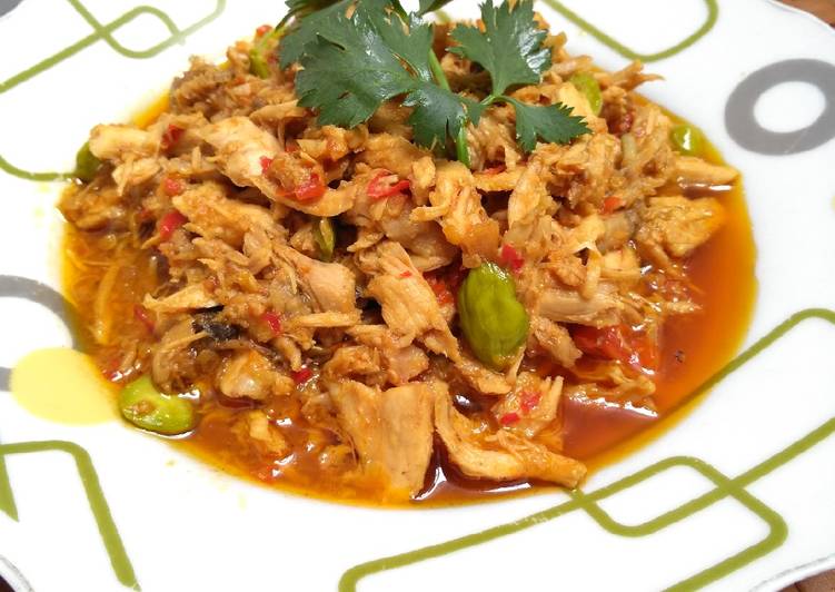 !DICOBA Resep Ayam Suwir Kemangi Bumbu Bali menu masakan harian