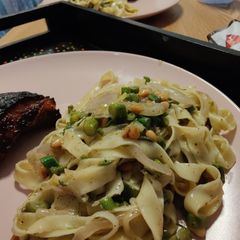 A picture of Lemoni Asparagus and leek pasta.