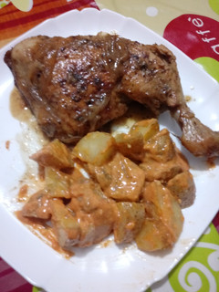Una foto de Pollo al orégano y picada en la cecofy 4D