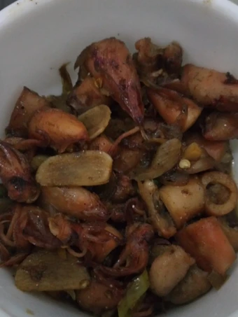 Langkah Mudah untuk Membuat Resep  Tumis manis pedas cumi asin yang Lezat Sekali, Bisa Manjain Lidah