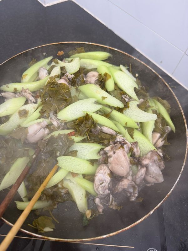 Ếch xào lá giang, bạc hà chua chua cay cay thơm ngon