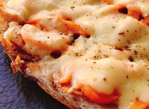 Hình của món Bánh mì pate phomai đút lò.