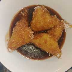 A picture of Lupis Ketan.
