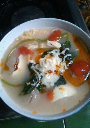 Foto resep Mie Sup Tomat Pedas Keju Meleleh