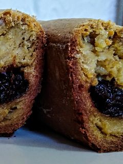 Una foto de PAN De Banano y Piña,🍍 relleno de Mix de Frutos secos...!🍌