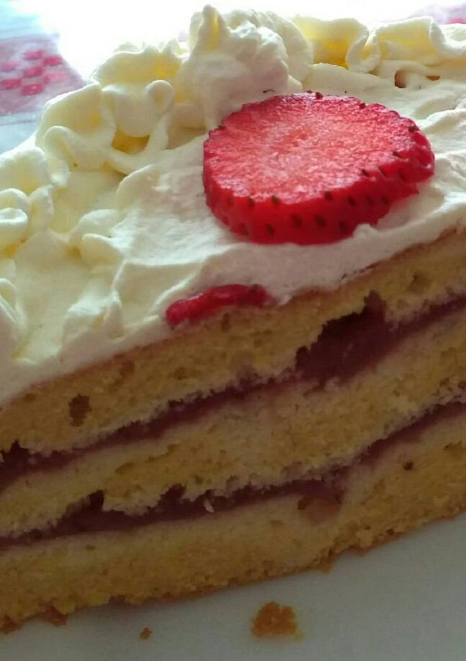 Una foto de Tarta de fresa y nata sin azúcar