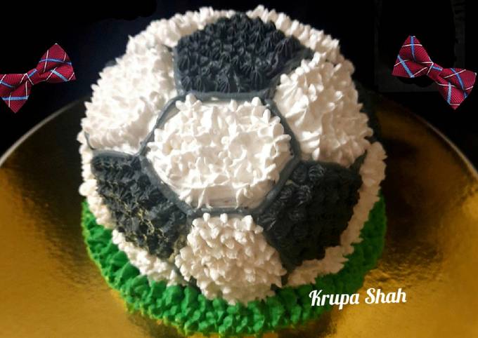45 Awesome Football Birthday Cake Ideas : Green Football Theme Cake