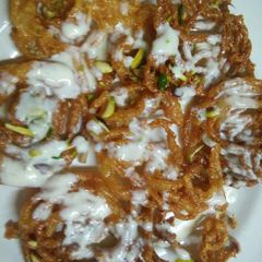 A picture of Paneer Rajgira Jalebi with Sitaphal Rabdi.