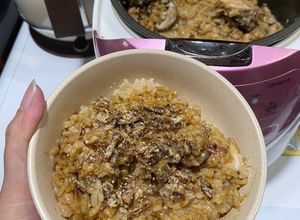 Gambar Claypot Chicken Rice dalam Rice Cooker
