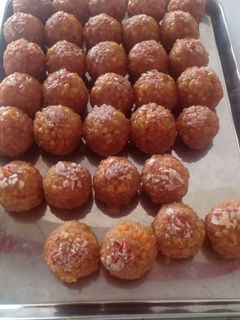 બુંદી ના લચકા લાડુ (Boondi Lachka Ladoo Recipe In Gujarati) રેસીપી મુખ્ય ફોટો