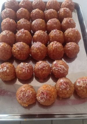 બુંદી ના લચકા લાડુ (Boondi Lachka Ladoo Recipe In Gujarati) રેસીપી મુખ્ય ફોટો