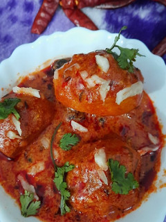 कश्मीरी दम आलू (kashmiri dum aloo recipe in Hindi) रेसिपी मुख्य फोटो