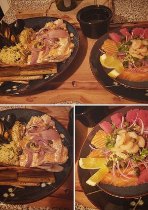 Una foto de Entrada de Sashimi con plato de fondo Salmón, Paella y Puerros