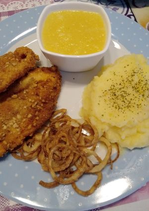 Rántott hús diós panírban, narancsszósszal recept fotója