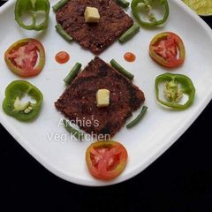 A picture of Beetroot thalipeeth.
