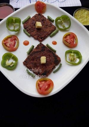 A picture of Beetroot thalipeeth.
