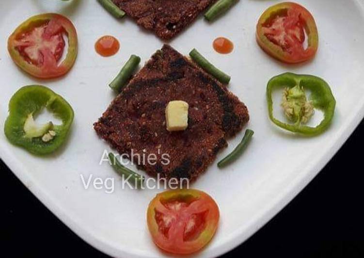 Beetroot thalipeeth