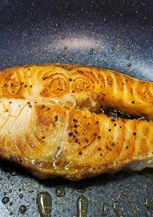 乾煎鮭魚 的食譜成品照片