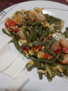 Una foto de Revuelto de gambas y habichuelas