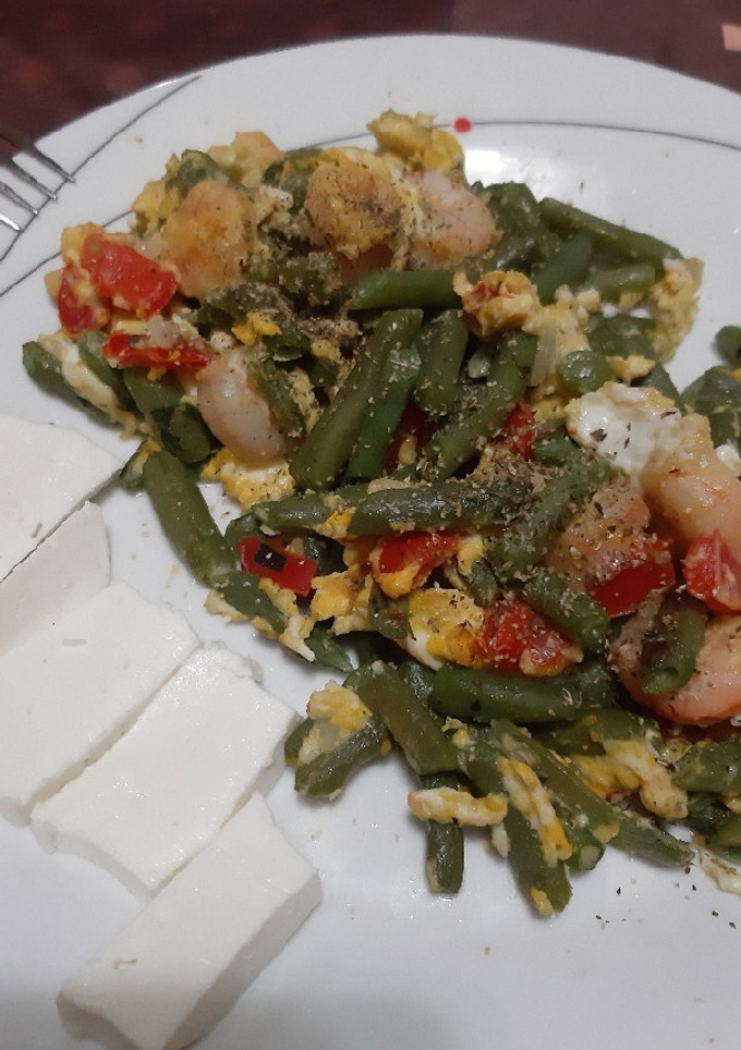 Una foto de Revuelto de gambas y habichuelas
